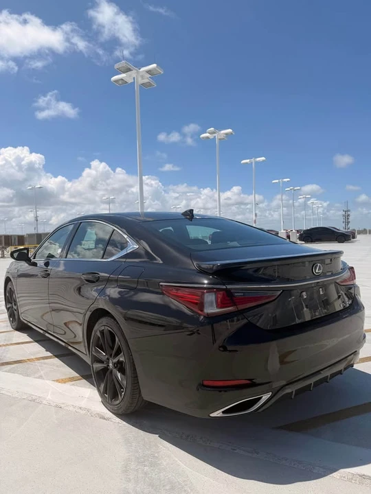 2022 Lexus ES 7th Gen - Image 7 of 18