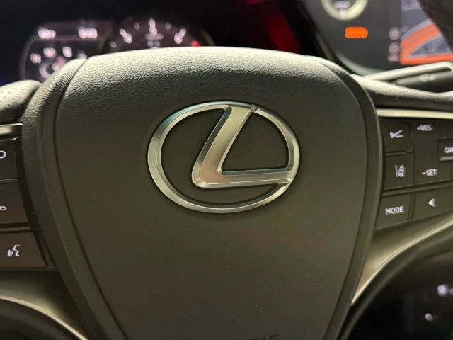 2022 Lexus ES 7th Gen - Image 18 of 21