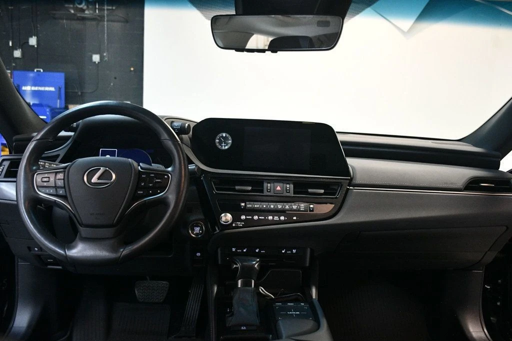 2022 Lexus ES 7th Gen - Image 5 of 12