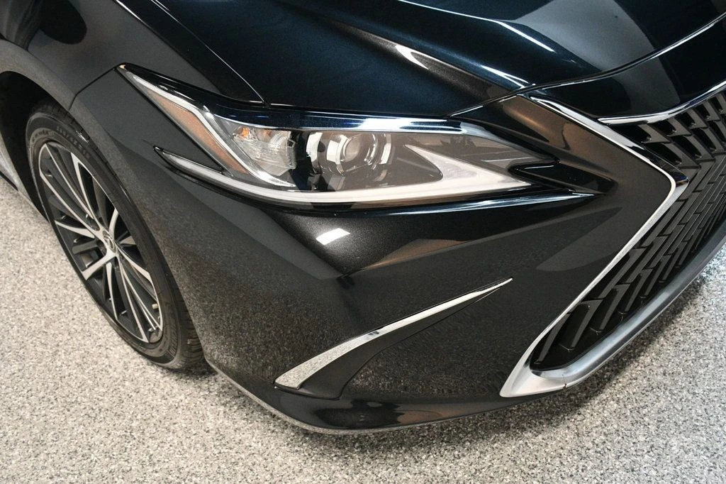 2022 Lexus ES 7th Gen - Image 10 of 12