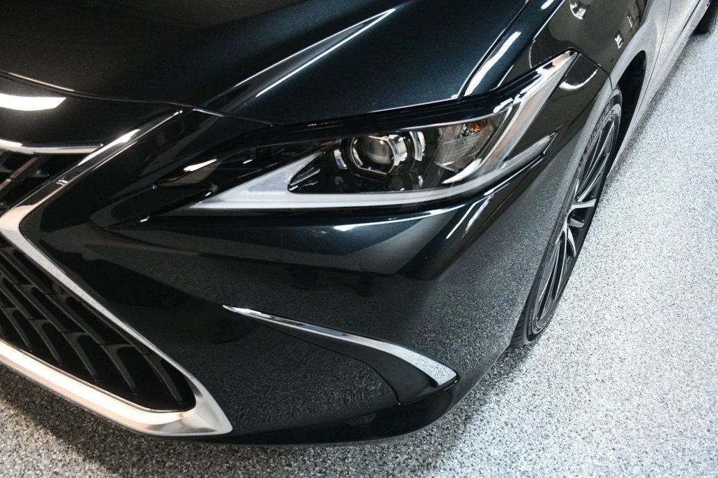 2022 Lexus ES 7th Gen - Image 11 of 12