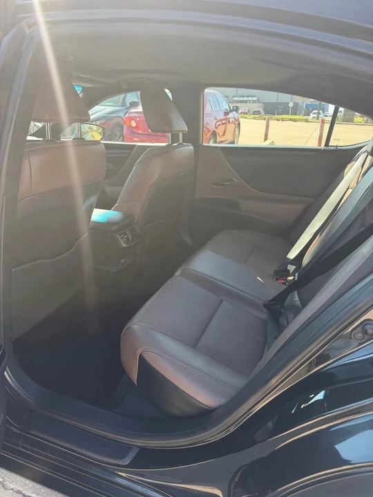 2022 Lexus ES 7th Gen - Image 4 of 7
