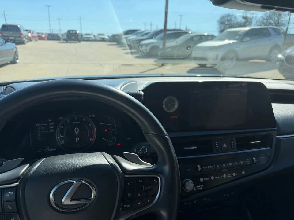 2022 Lexus ES 7th Gen - Image 5 of 7