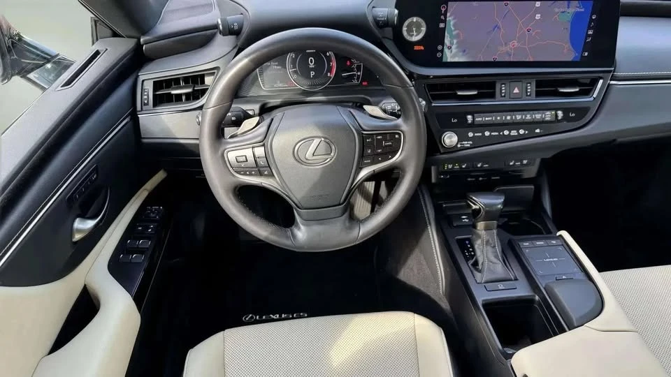2022 Lexus ES 7th Gen - Image 11 of 16