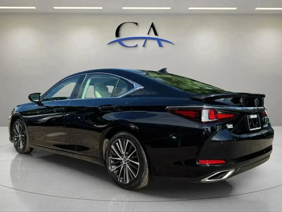 2022 Lexus ES 7th Gen - Image 5 of 16