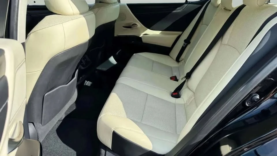 2022 Lexus ES 7th Gen - Image 12 of 16