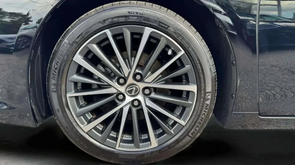 2022 Lexus ES 7th Gen - Image 16 of 16