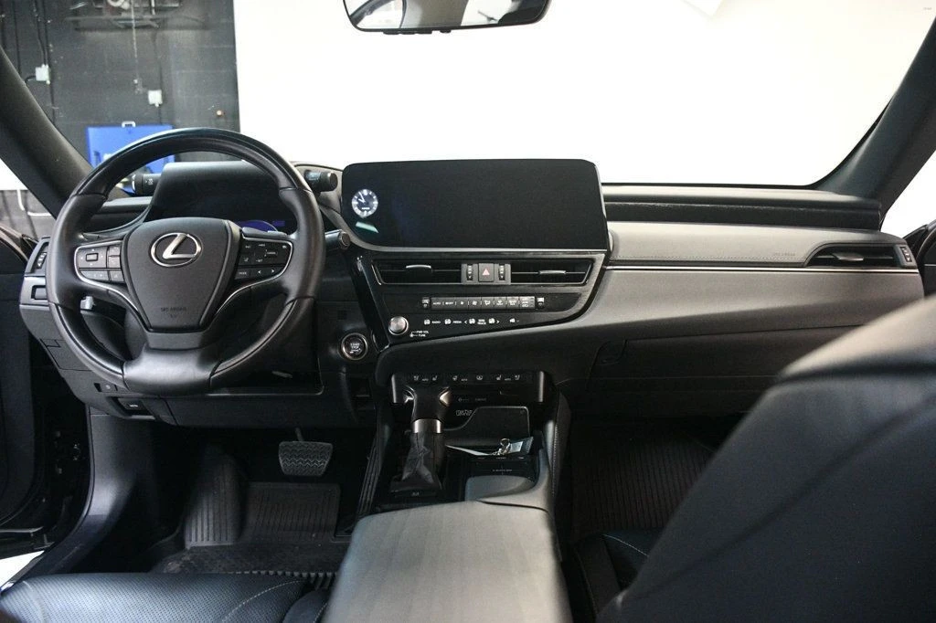 2022 Lexus ES 7th Gen - Image 5 of 12