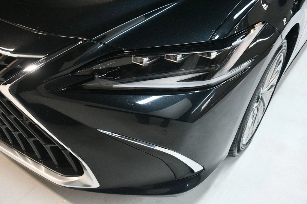 2022 Lexus ES 7th Gen - Image 11 of 12