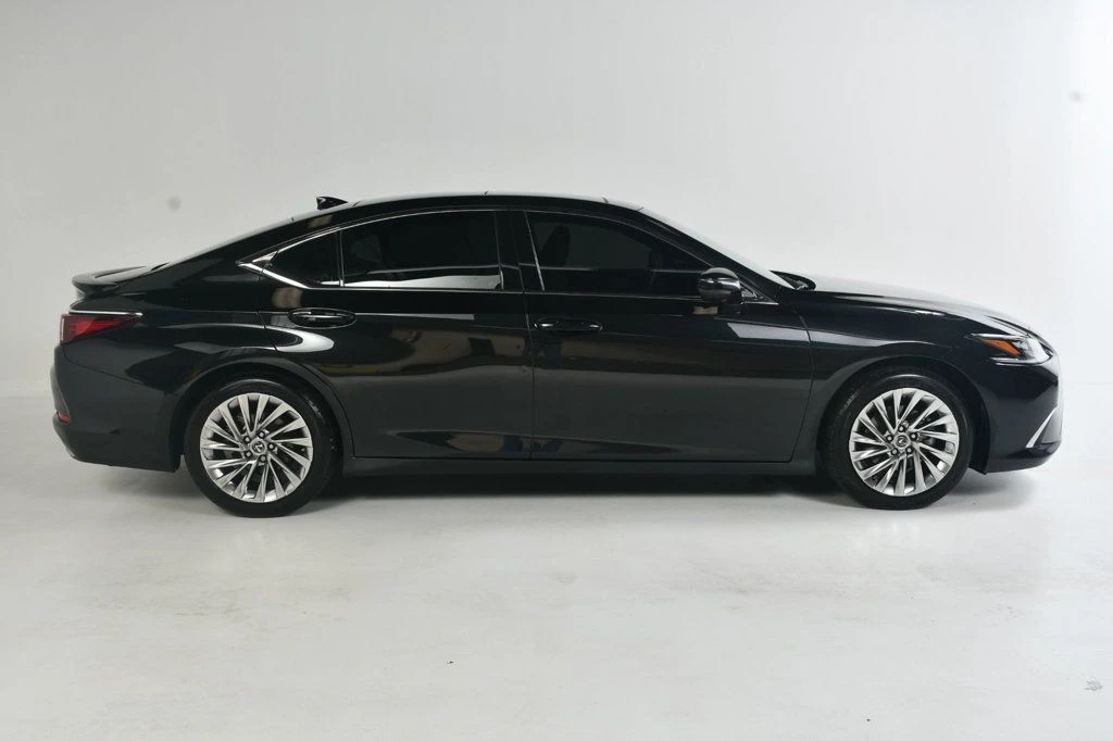 2022 Lexus ES 7th Gen - Image 3 of 12