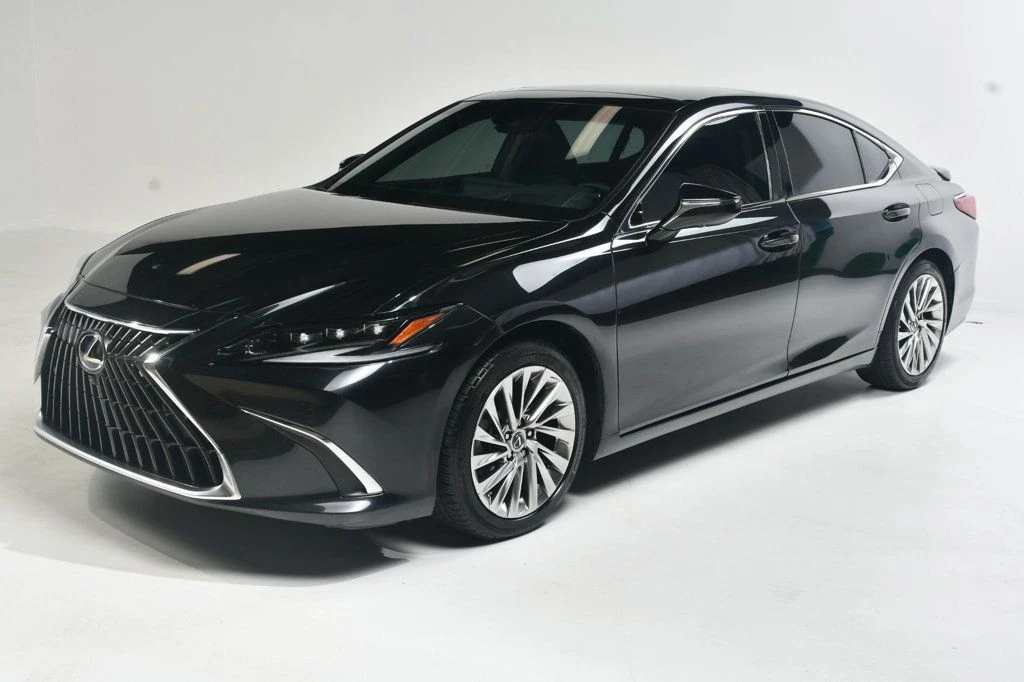 2022 Lexus ES 7th Gen - Image 2 of 12