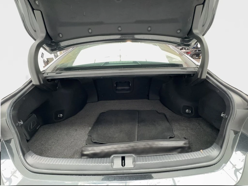 2022 Lexus ES 7th Gen - Image 17 of 31