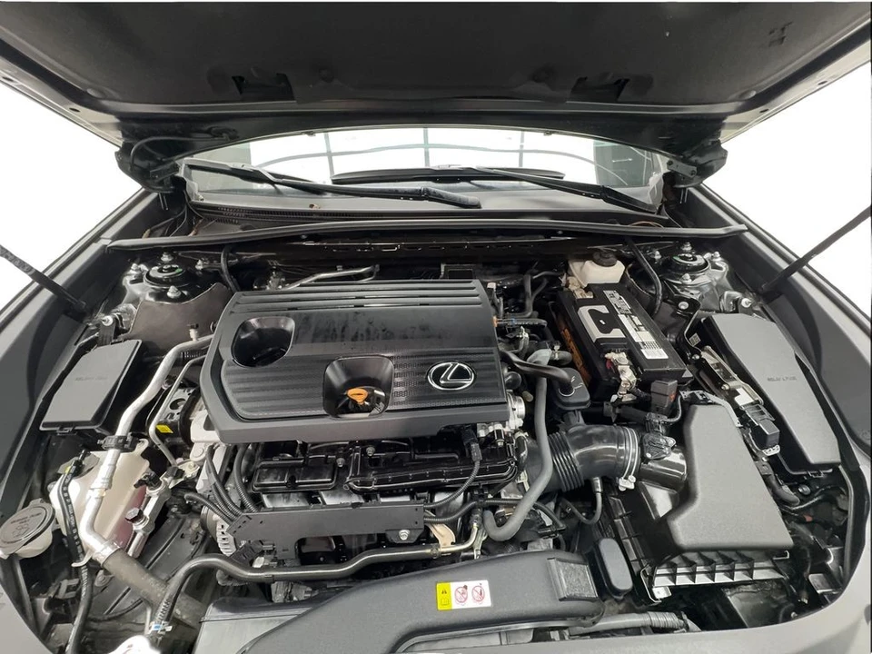 2022 Lexus ES 7th Gen - Image 18 of 31