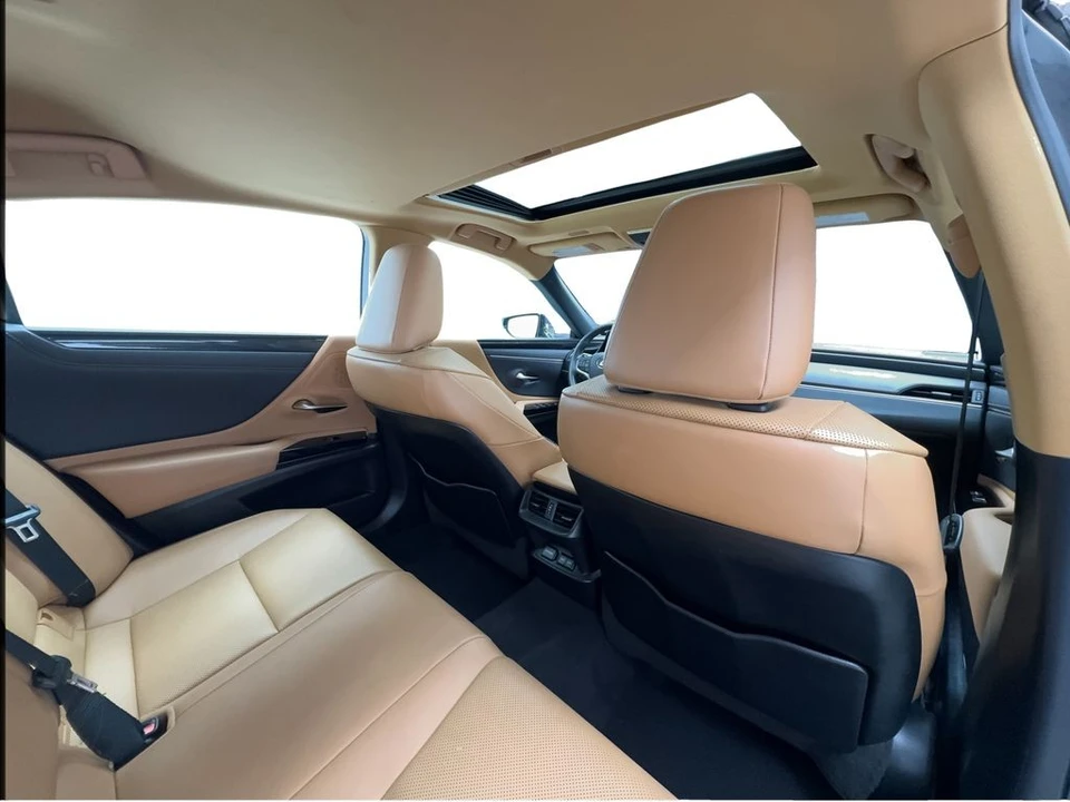 2022 Lexus ES 7th Gen - Image 28 of 31