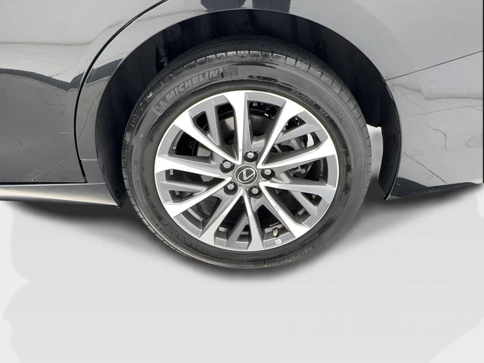 2022 Lexus ES 7th Gen - Image 12 of 31