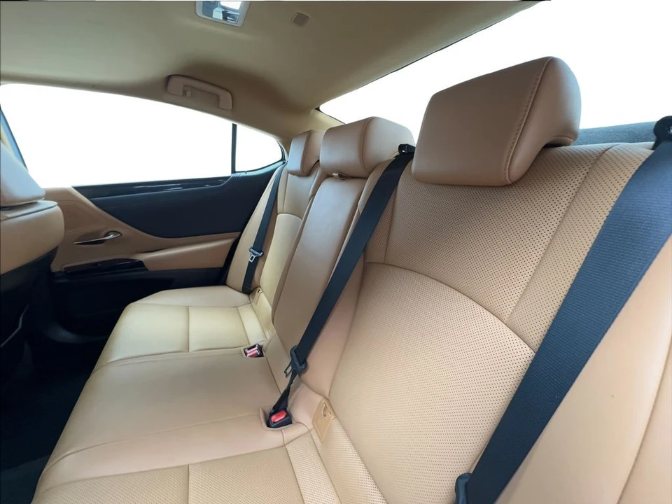 2022 Lexus ES 7th Gen - Image 25 of 31