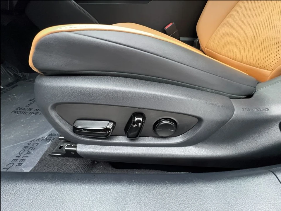 2022 Lexus ES 7th Gen - Image 21 of 31