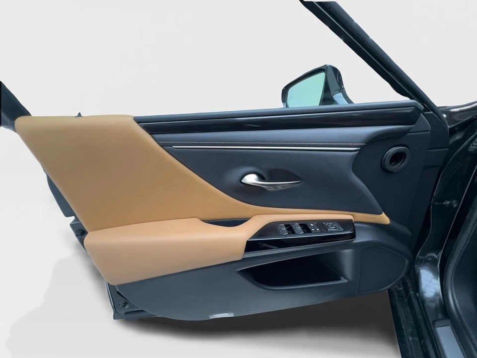 2022 Lexus ES 7th Gen - Image 23 of 31