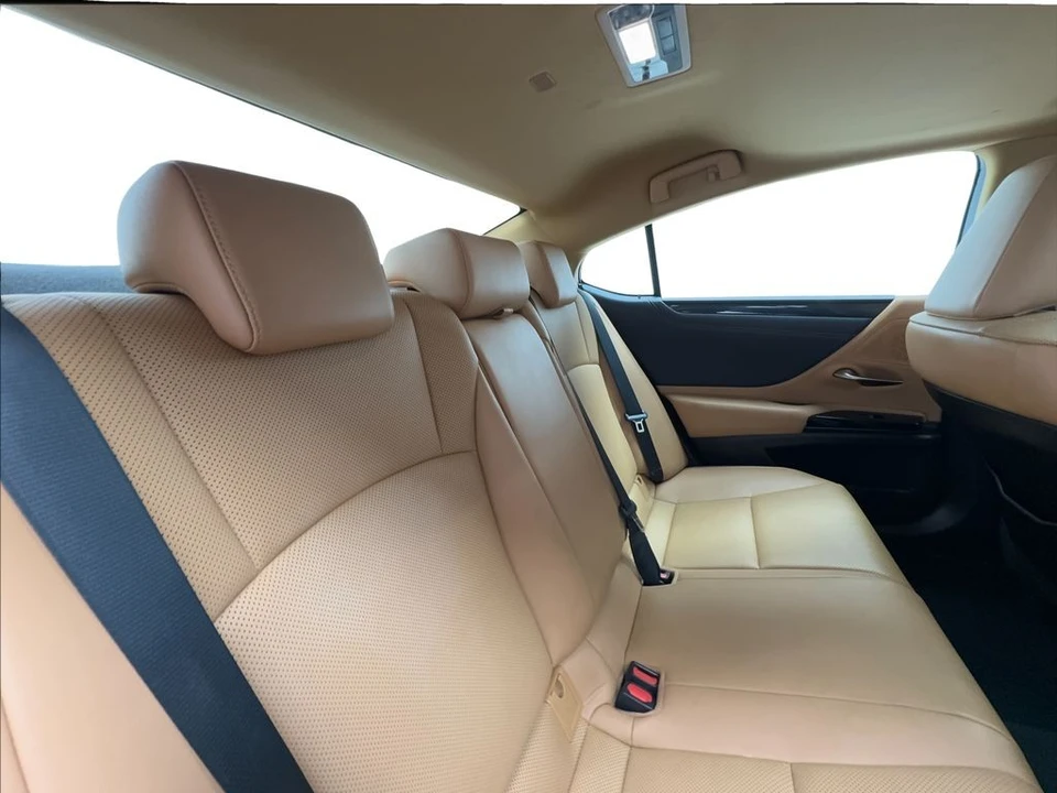 2022 Lexus ES 7th Gen - Image 27 of 31