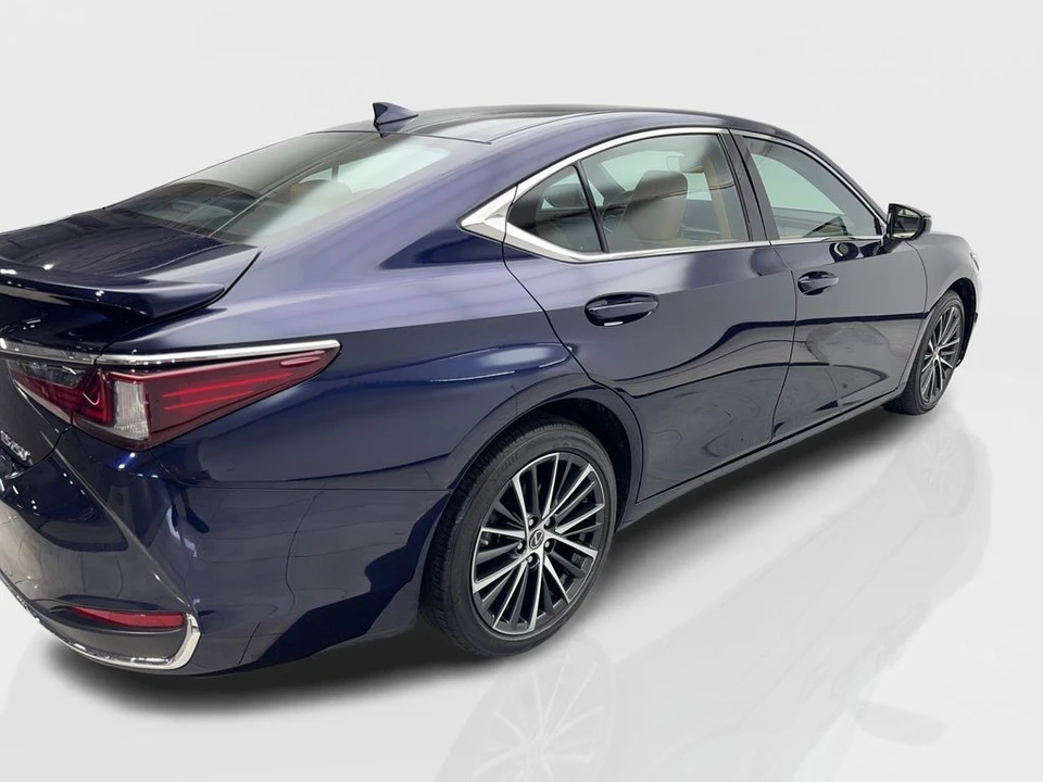2022 Lexus ES 7th Gen - Image 13 of 31
