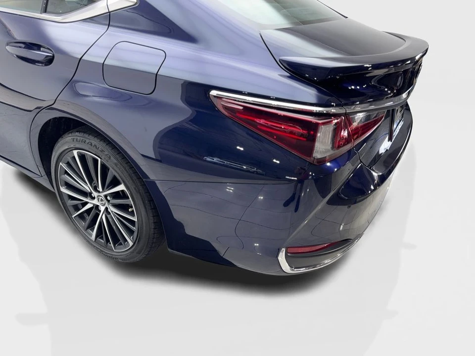 2022 Lexus ES 7th Gen - Image 17 of 31