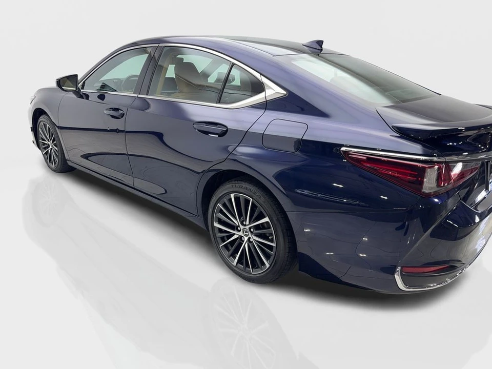 2022 Lexus ES 7th Gen - Image 14 of 31