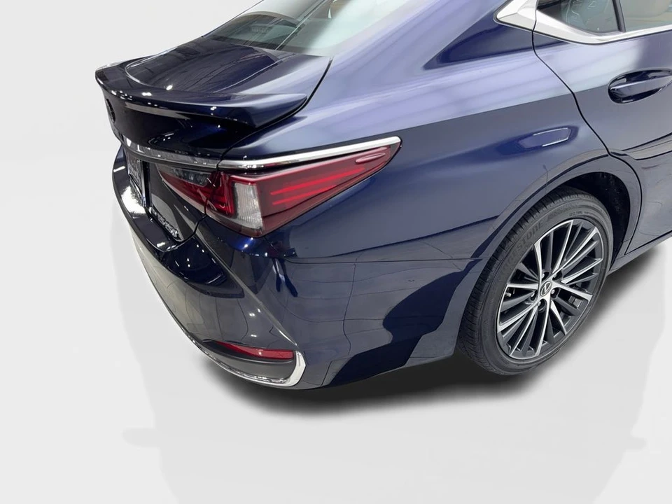 2022 Lexus ES 7th Gen - Image 16 of 31