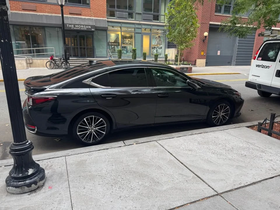 2022 Lexus ES 7th Gen - Image 9 of 10