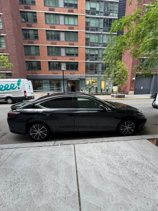2022 Lexus ES 7th Gen - Image 6 of 10