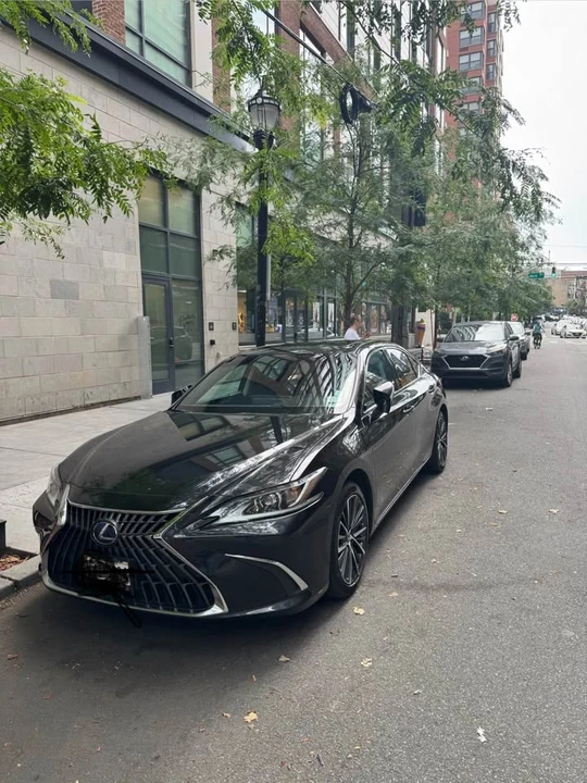 2022 Lexus ES 7th Gen - Image 2 of 10