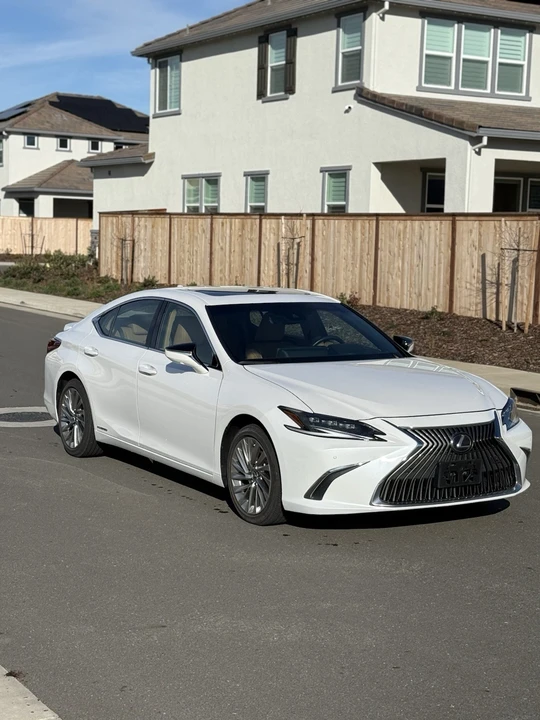 2022 Lexus ES 7th Gen - Image 3 of 15