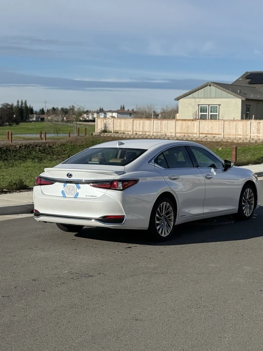 2022 Lexus ES 7th Gen - Image 7 of 15