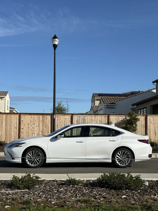 2022 Lexus ES 7th Gen - Image 10 of 15