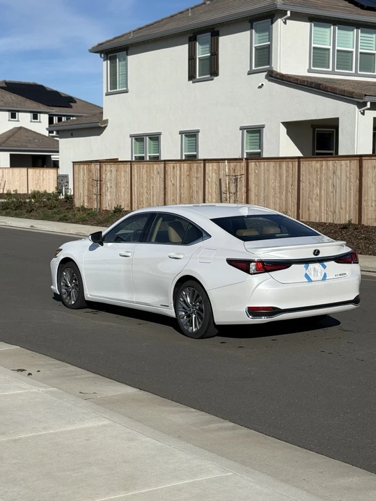 2022 Lexus ES 7th Gen - Image 9 of 15