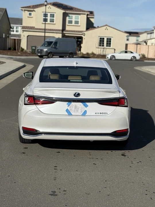 2022 Lexus ES 7th Gen - Image 8 of 15