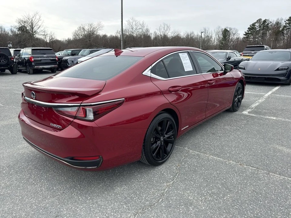 2022 Lexus ES 7th Gen - Image 5 of 21