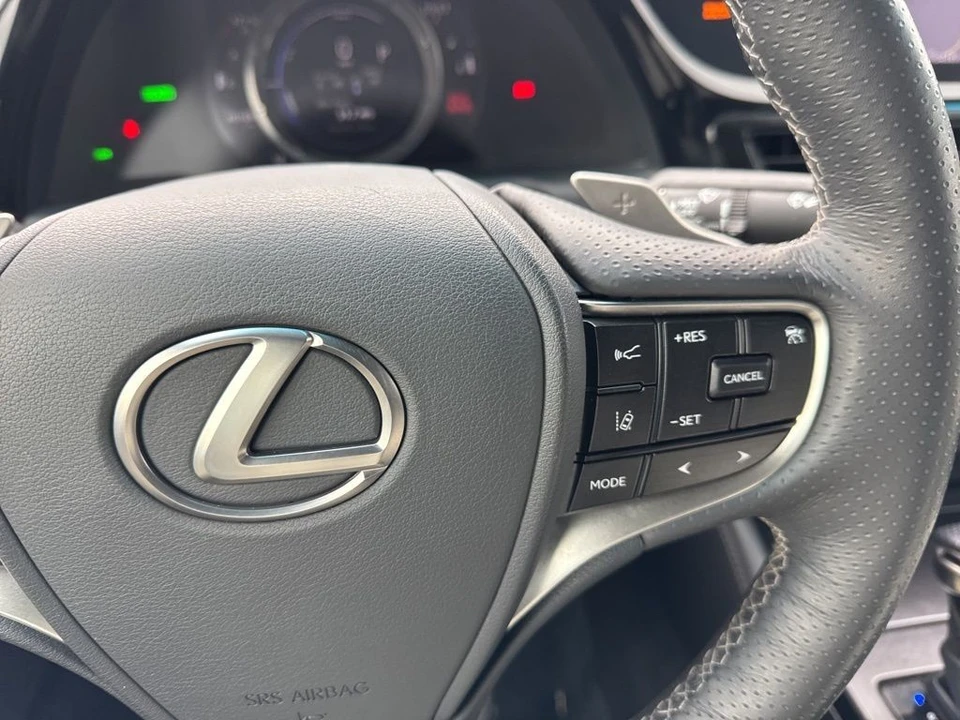 2022 Lexus ES 7th Gen - Image 16 of 21