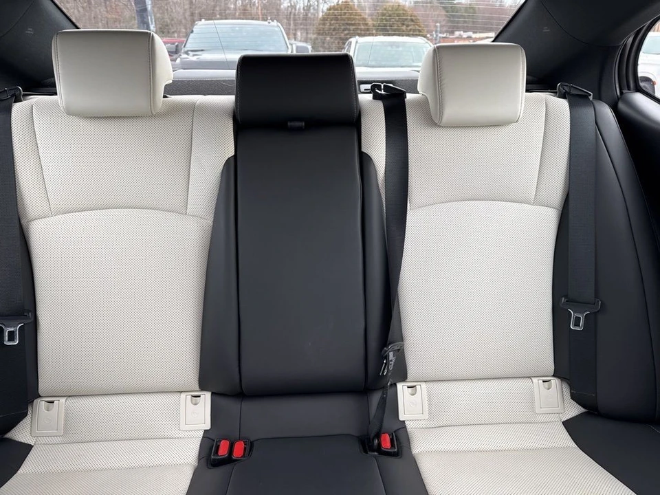 2022 Lexus ES 7th Gen - Image 12 of 12
