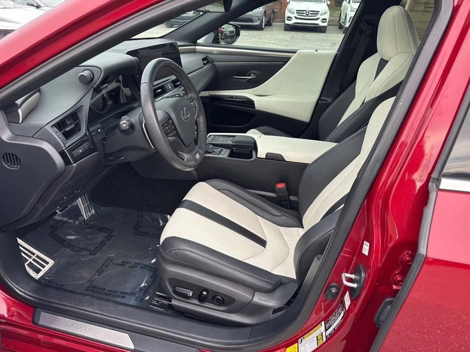 2022 Lexus ES 7th Gen - Image 9 of 21