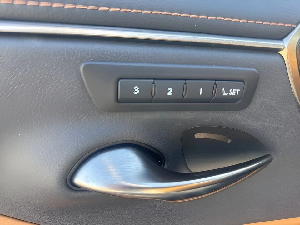 2022 Lexus ES 7th Gen - Image 11 of 21