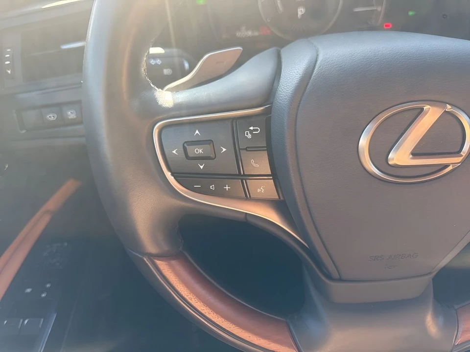 2022 Lexus ES 7th Gen - Image 16 of 21