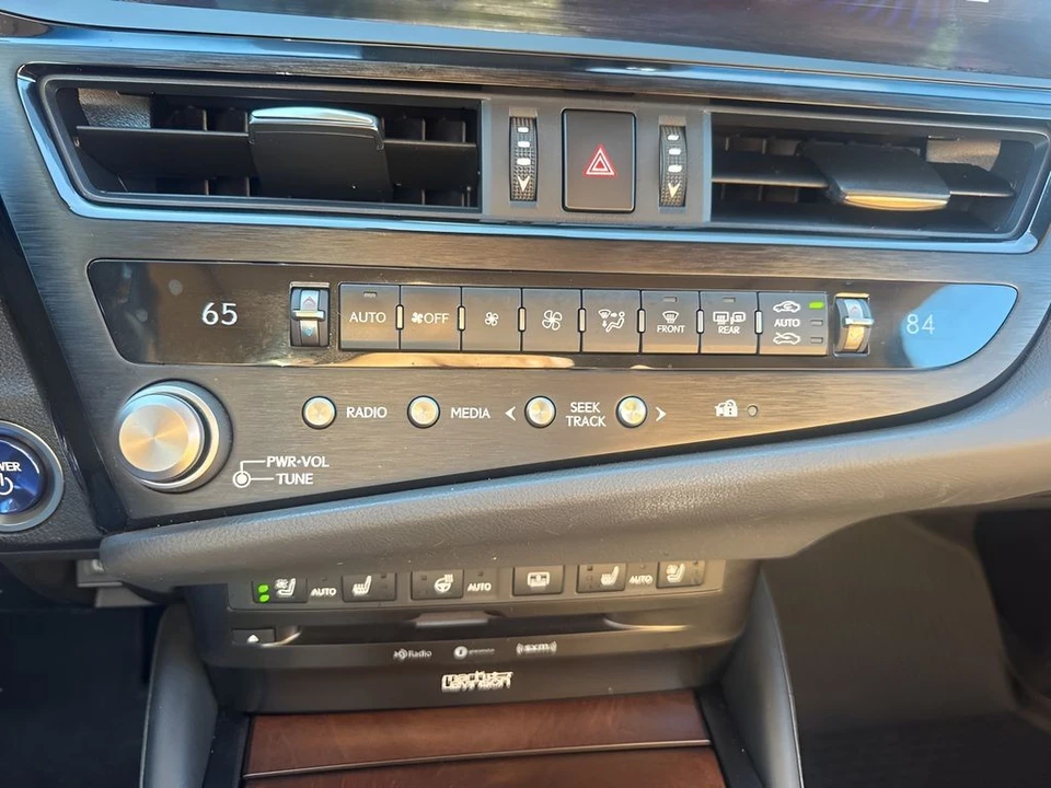2022 Lexus ES 7th Gen - Image 20 of 21