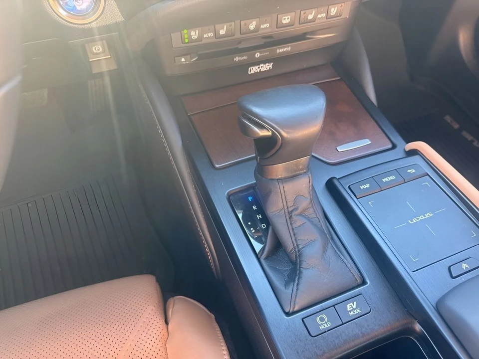 2022 Lexus ES 7th Gen - Image 18 of 21