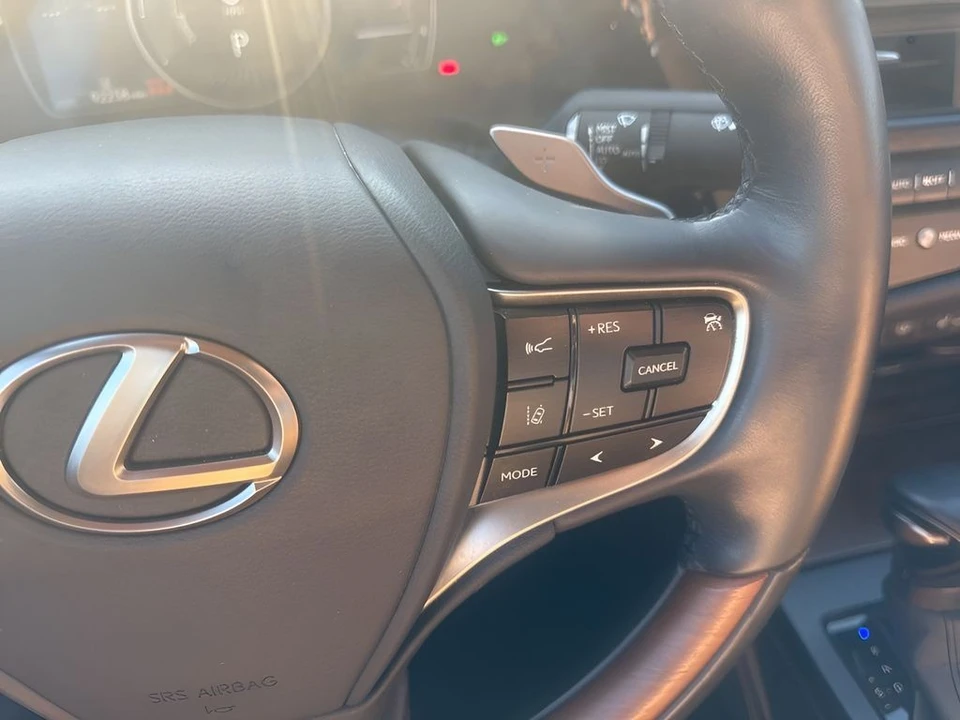 2022 Lexus ES 7th Gen - Image 17 of 21