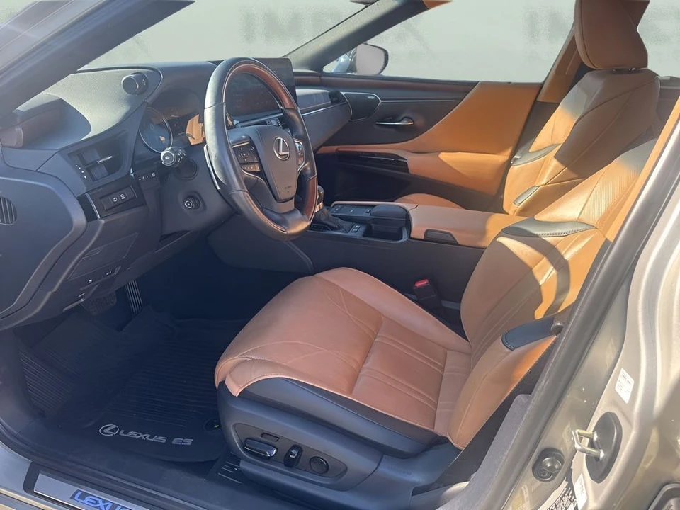 2022 Lexus ES 7th Gen - Image 9 of 21