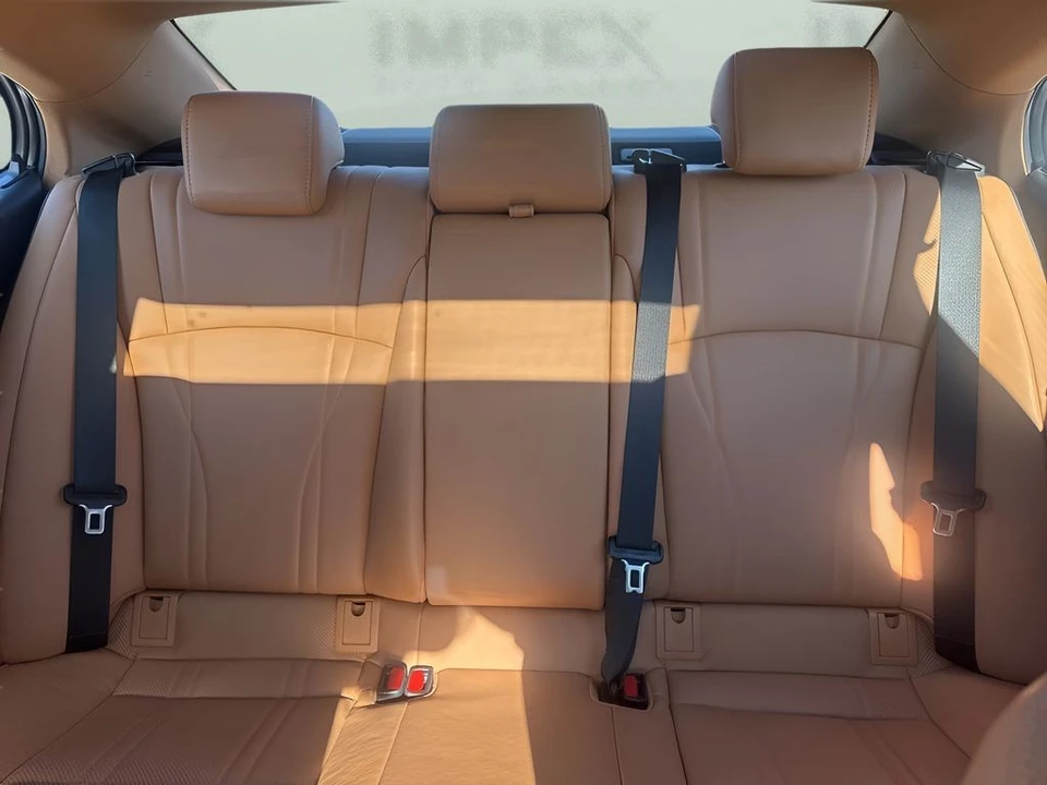 2022 Lexus ES 7th Gen - Image 13 of 21
