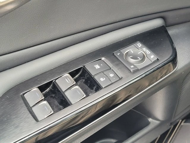 2022 Lexus ES 7th Gen - Image 16 of 21