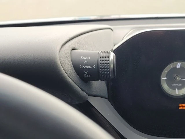 2022 Lexus ES 7th Gen - Image 18 of 21