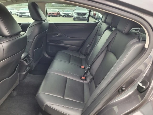 2022 Lexus ES 7th Gen - Image 12 of 21
