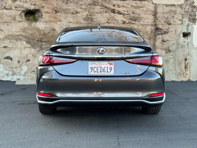 2022 Lexus ES 7th Gen - Image 5 of 21